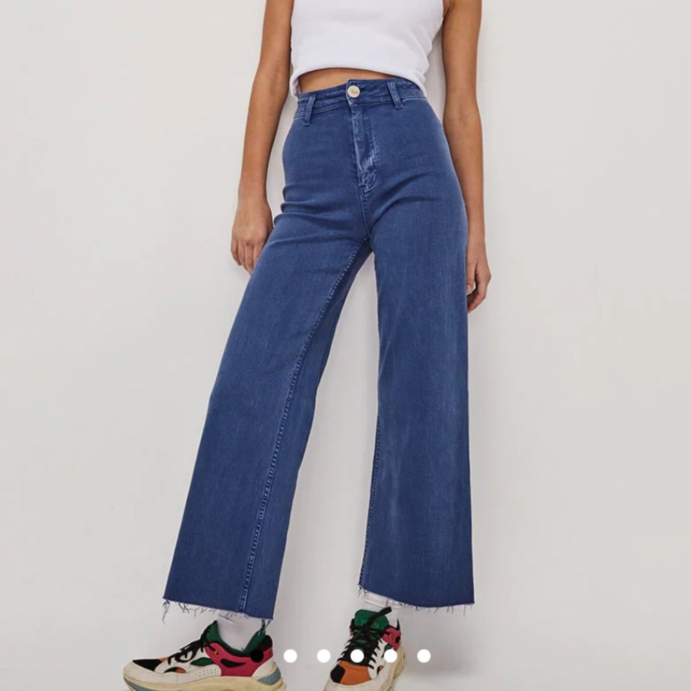 high waisted blue jean